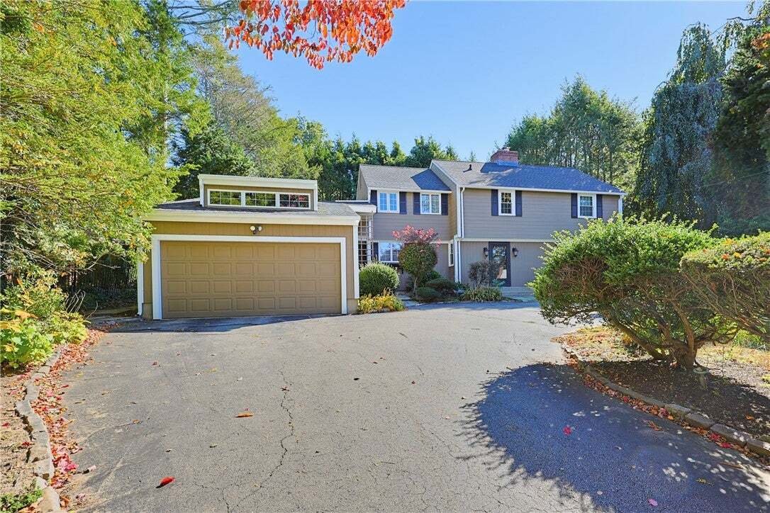 House in Cranston, Rhode Island, United States 2 - 19096496