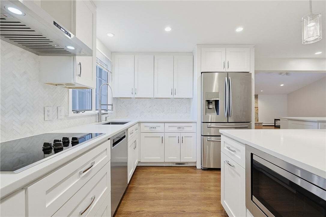 House in Cranston, Rhode Island, United States 3 - 19096496