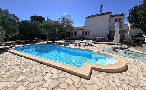 Maison à Extérieurs-Baisses-Sibourg, Lançon-Provence, France 1