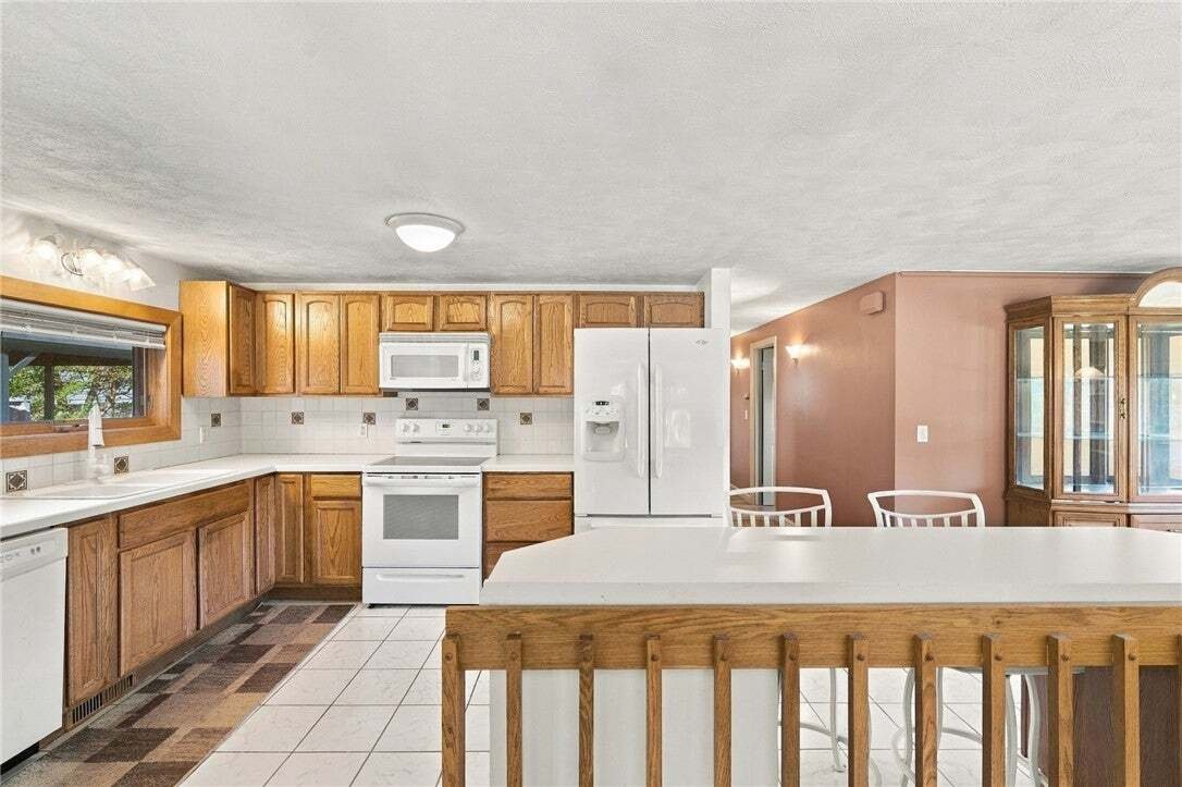House in Warwick, Rhode Island, United States 5 - 19096490