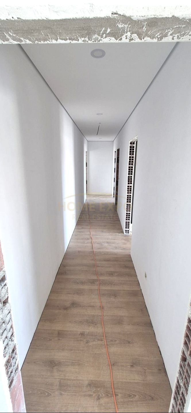 Apartment in Santo António dos Cavaleiros, Lisbon, Portugal 4 - 19095348