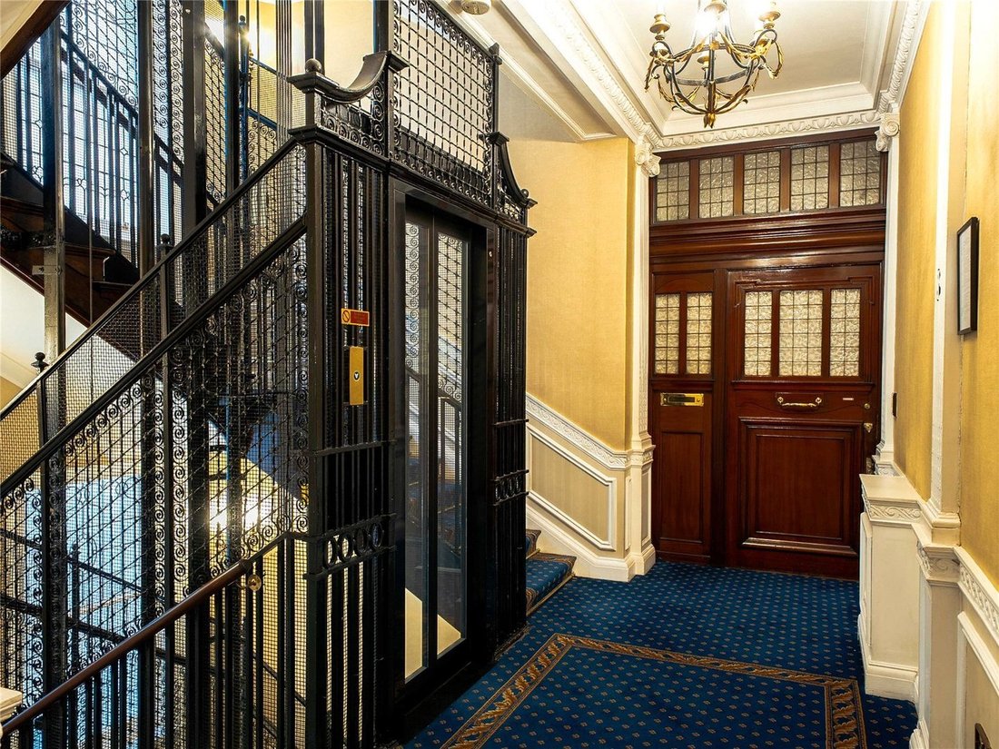 Apartment in Brompton, Kensington And Chelsea, England 2 - 19096988
