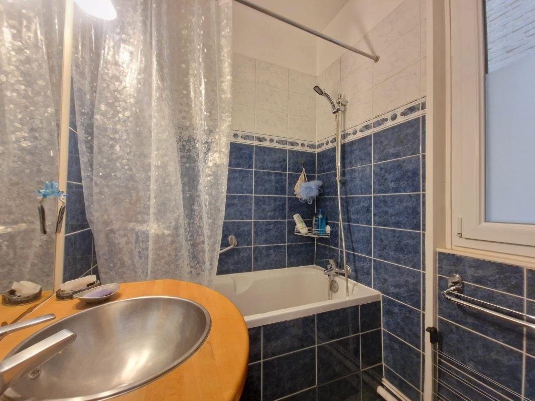 Apartment in La Fourche-Guy Môquet, Paris 17e Arrondissement, Paris 5 - 19095221