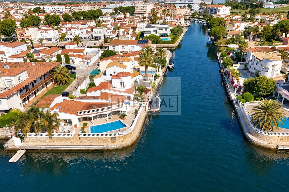 Villa in Empuriabrava, Catalonia, Spain 4 - 19097549