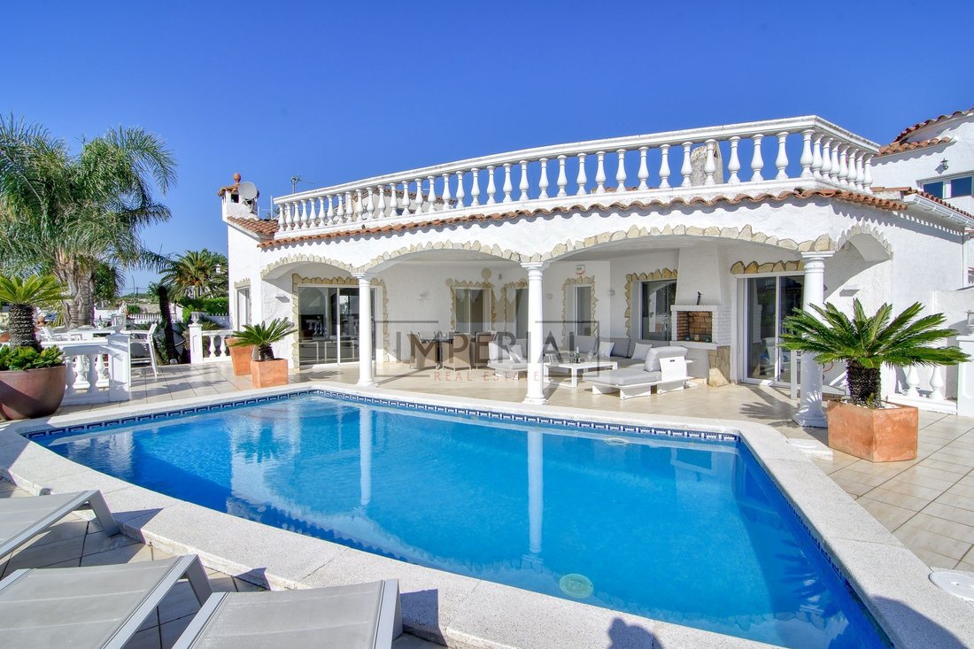 Villa in Empuriabrava, Catalonia, Spain 3 - 19097549