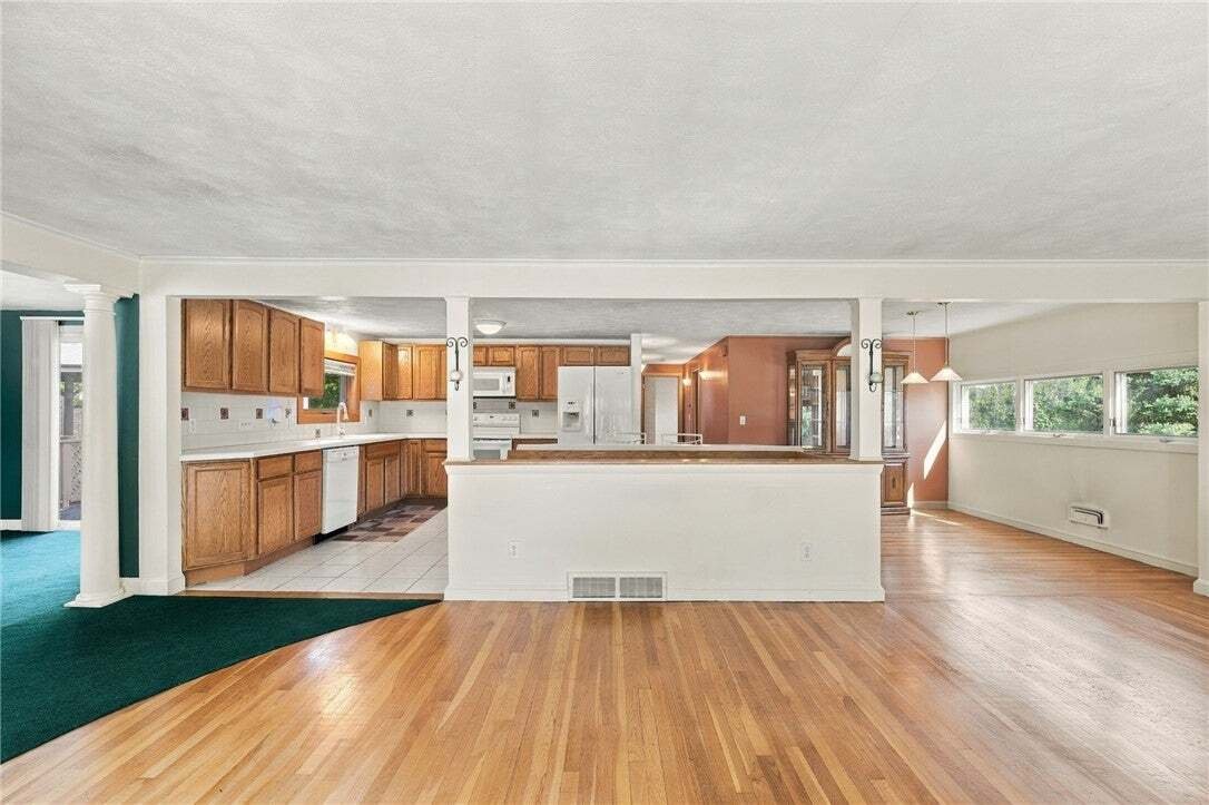House in Warwick, Rhode Island, United States 3 - 19096490