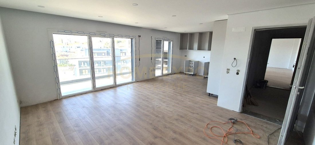 Apartment in Santo António dos Cavaleiros, Lisbon, Portugal 2 - 19095348