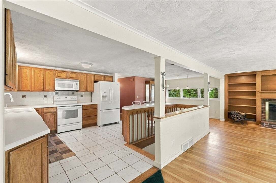 House in Warwick, Rhode Island, United States 4 - 19096490