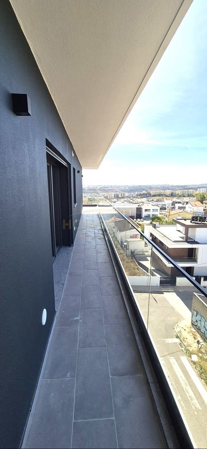 Apartment in Santo António dos Cavaleiros, Lisbon, Portugal 1 - 19095291