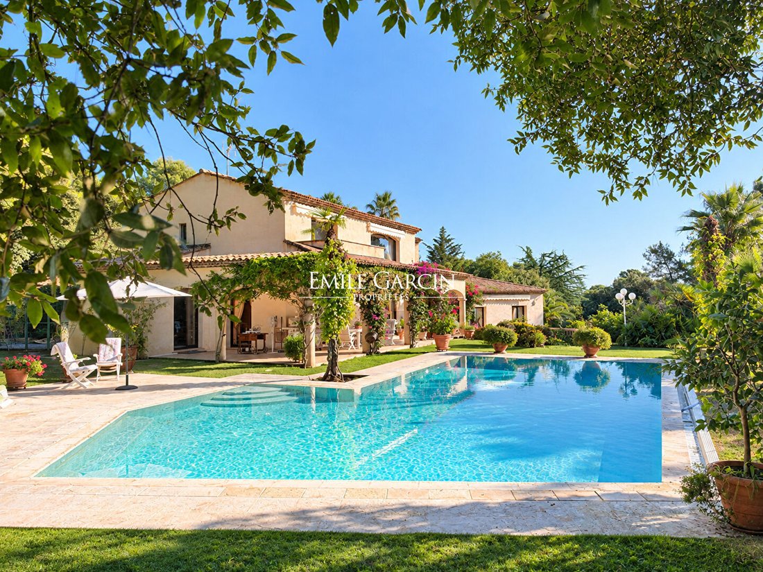 Villa in Mougins, Provence-Alpes-Côte d'Azur, France 1 - 19098532