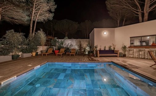 Villa a Periferia, Aigues-Mortes, Francia 1
