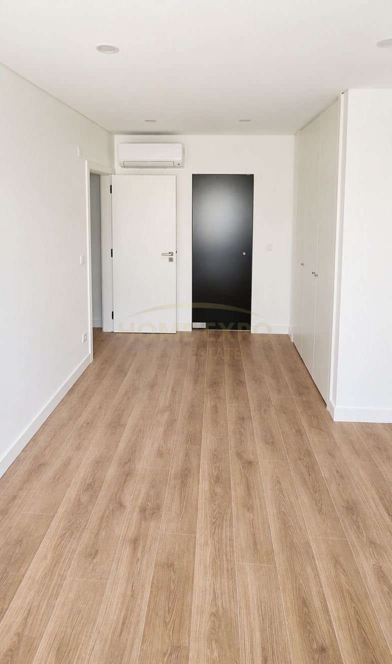 Apartment in Santo António dos Cavaleiros, Lisbon, Portugal 3 - 19095343