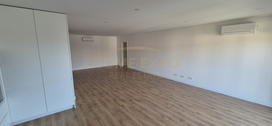 Apartment in Santo António dos Cavaleiros, Lisbon, Portugal 4 - 19095319