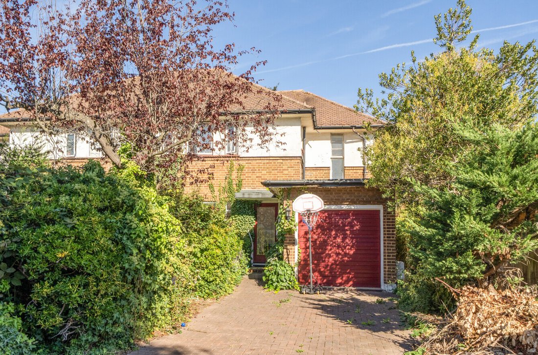 House in Barnet, England 1 - 19096525