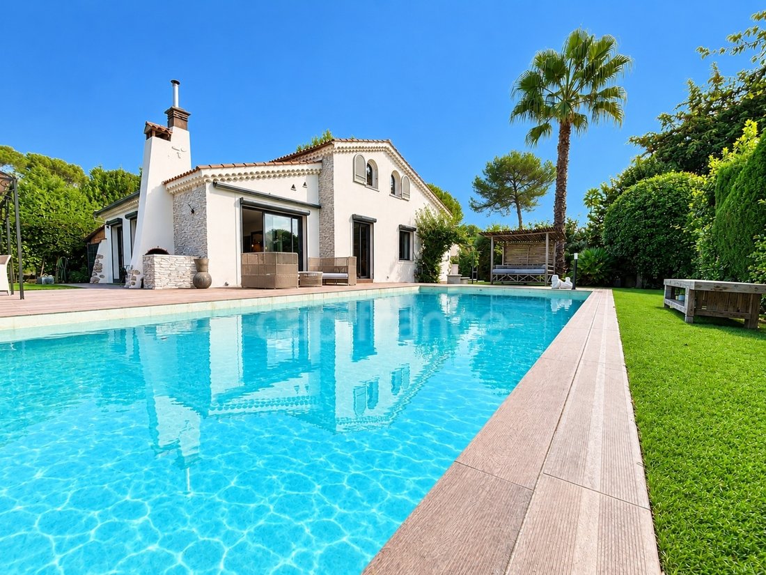 House in Mougins, Provence-Alpes-Côte d'Azur, France 1 - 19097984