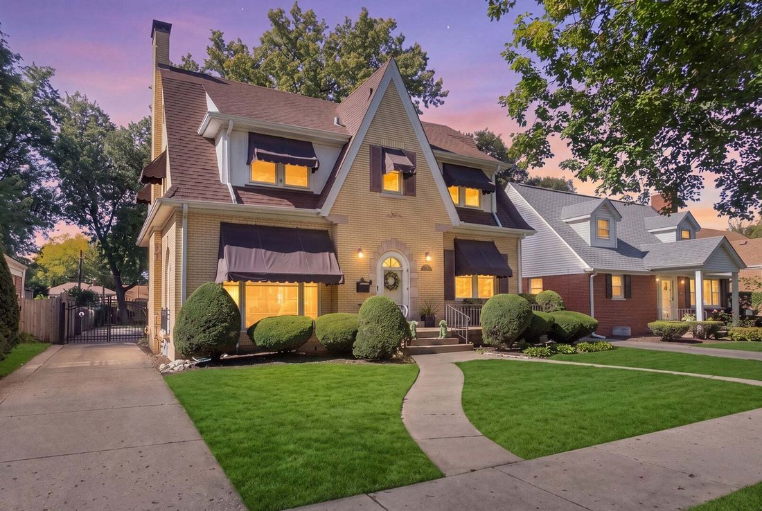 House in Des Plaines, Illinois, United States 2 - 19097346