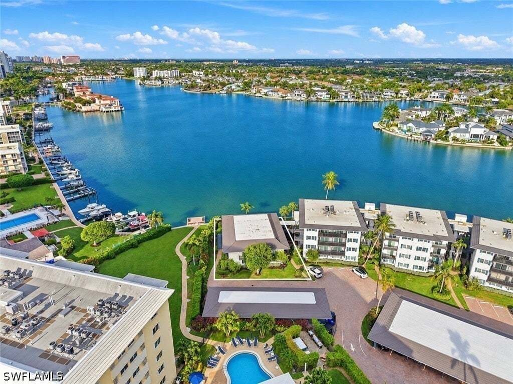 Condo in Naples, Florida, United States 2 - 19096602