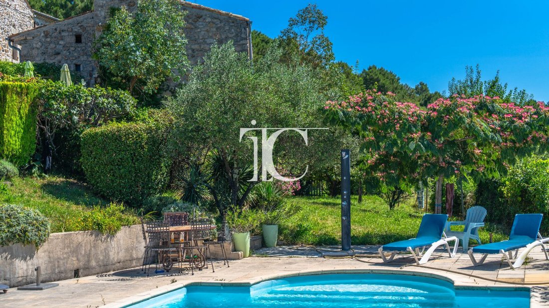 Estate in Vinezac, Auvergne-Rhône-Alpes, France 1 - 19098059