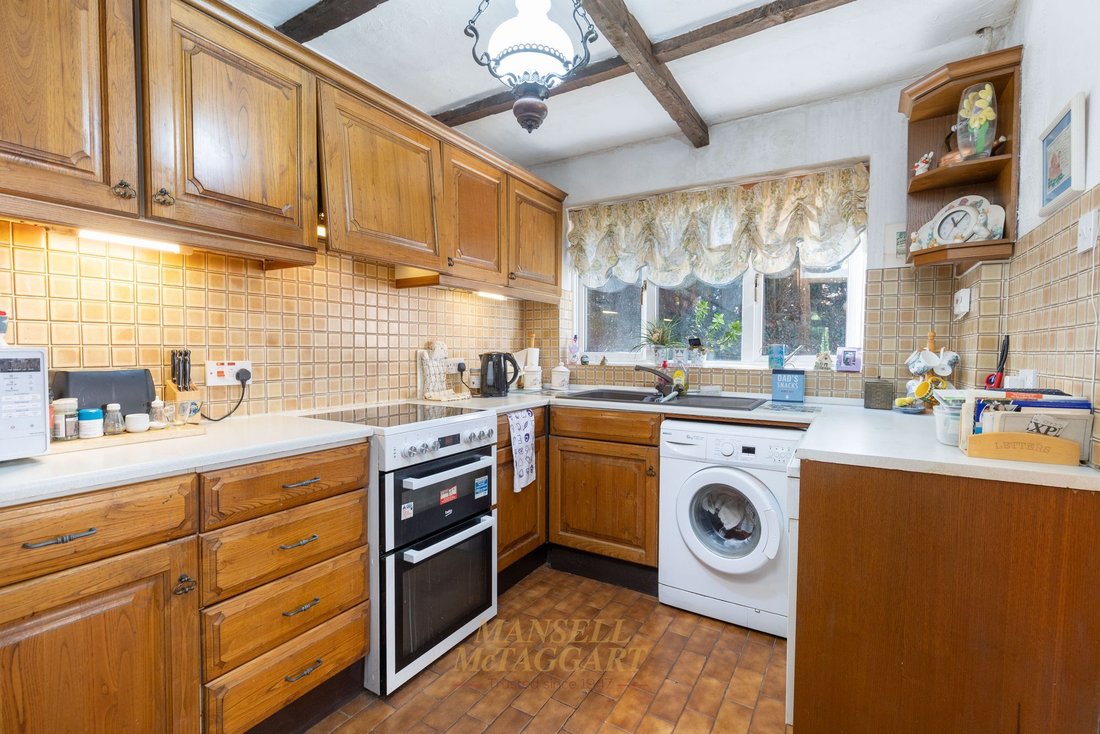 House in Charlwood, England 5 - 19095428