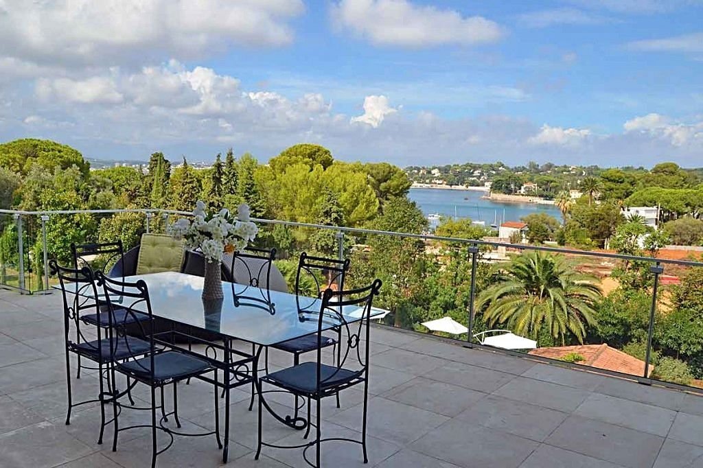 Villa in Antibes, Provence-Alpes-Côte d'Azur, France 1 - 19094934