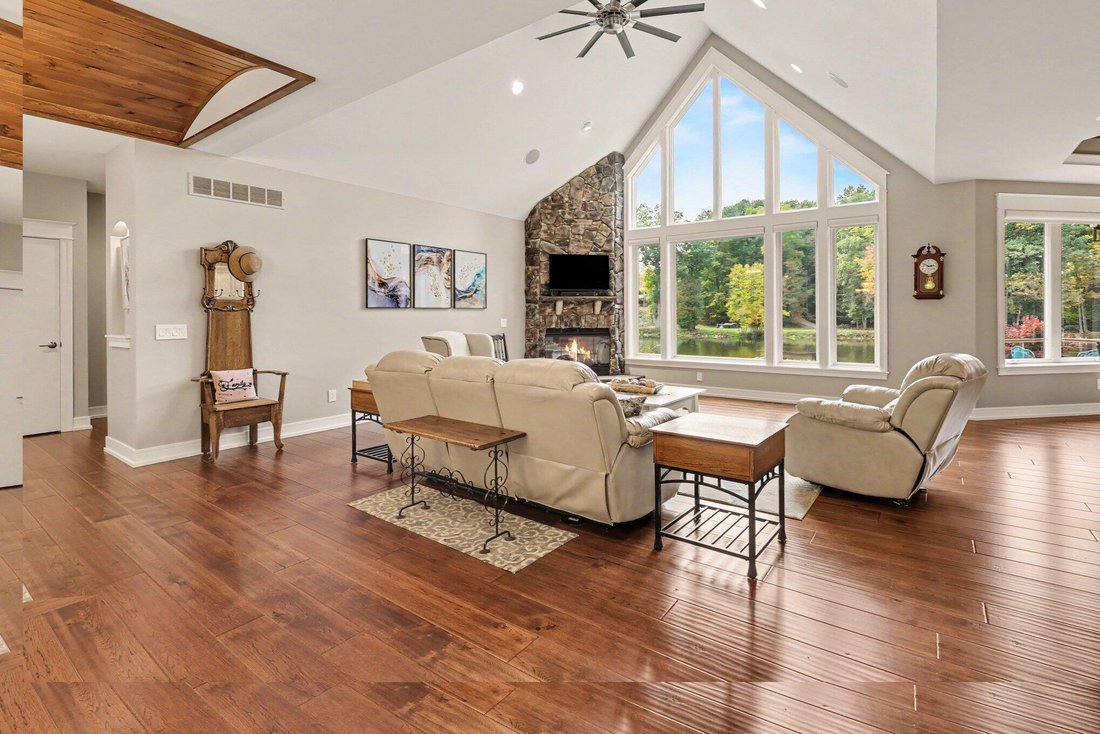 House in Alto, Michigan, United States 4 - 19095862