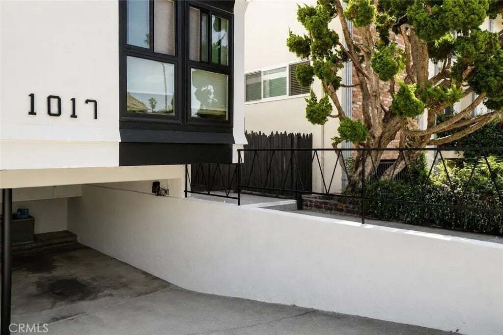 Santa Monica, California, United States 3 - 18792400