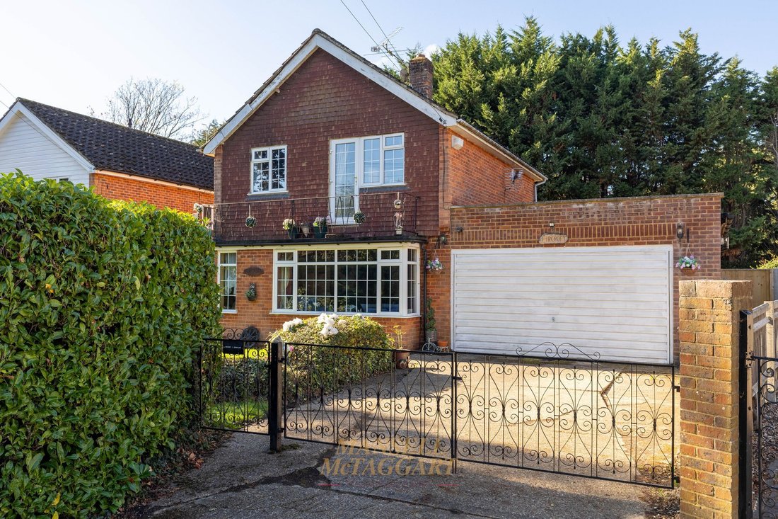 House in Charlwood, England 1 - 19095428