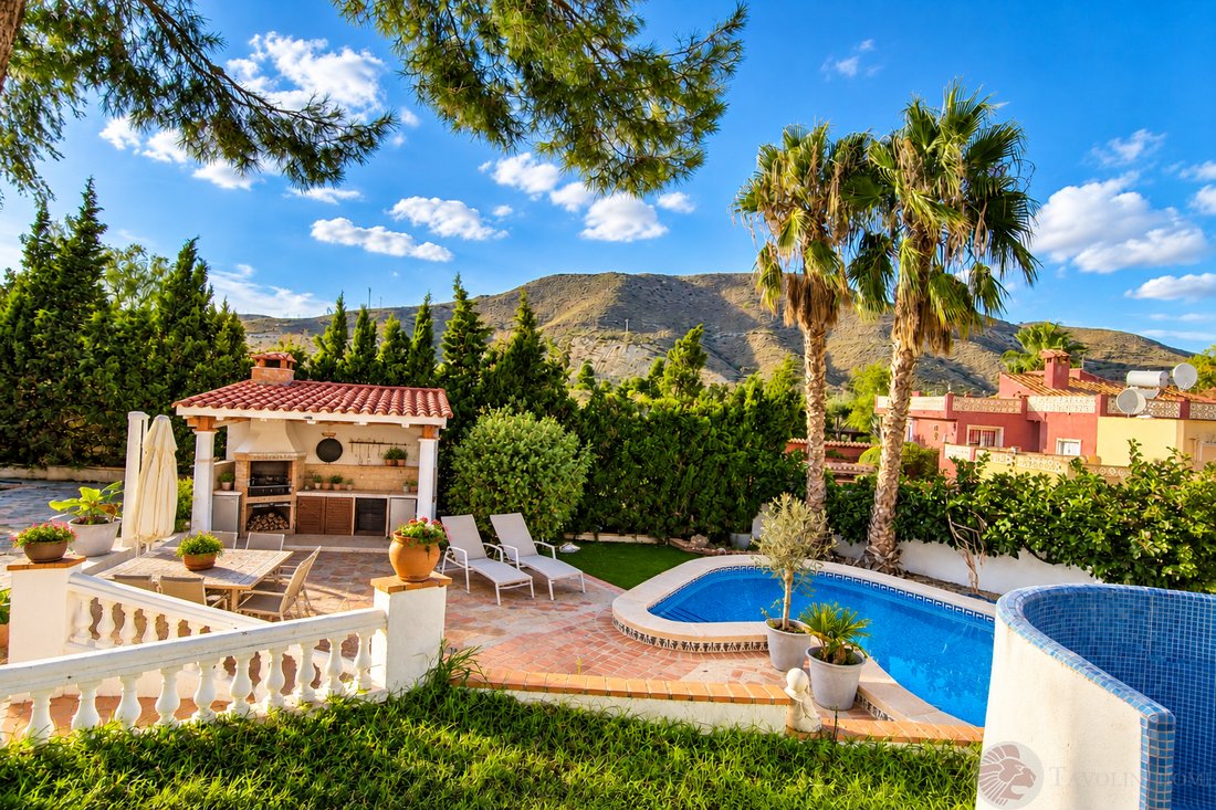 Chalet in El Campello, Land Valencia, Spanien 1 - 19096334