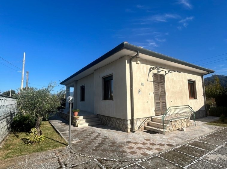 Villa in Pietrasanta, Tuscany, Italy 1 - 19094617