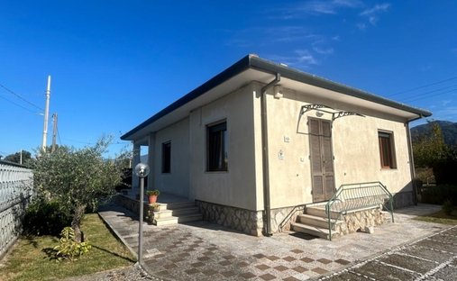 Villa a Pietrasanta, Toscana, Italia 1