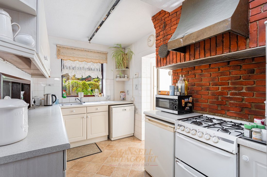 House in Merstham, Reigate and Banstead, England 2 - 19095464