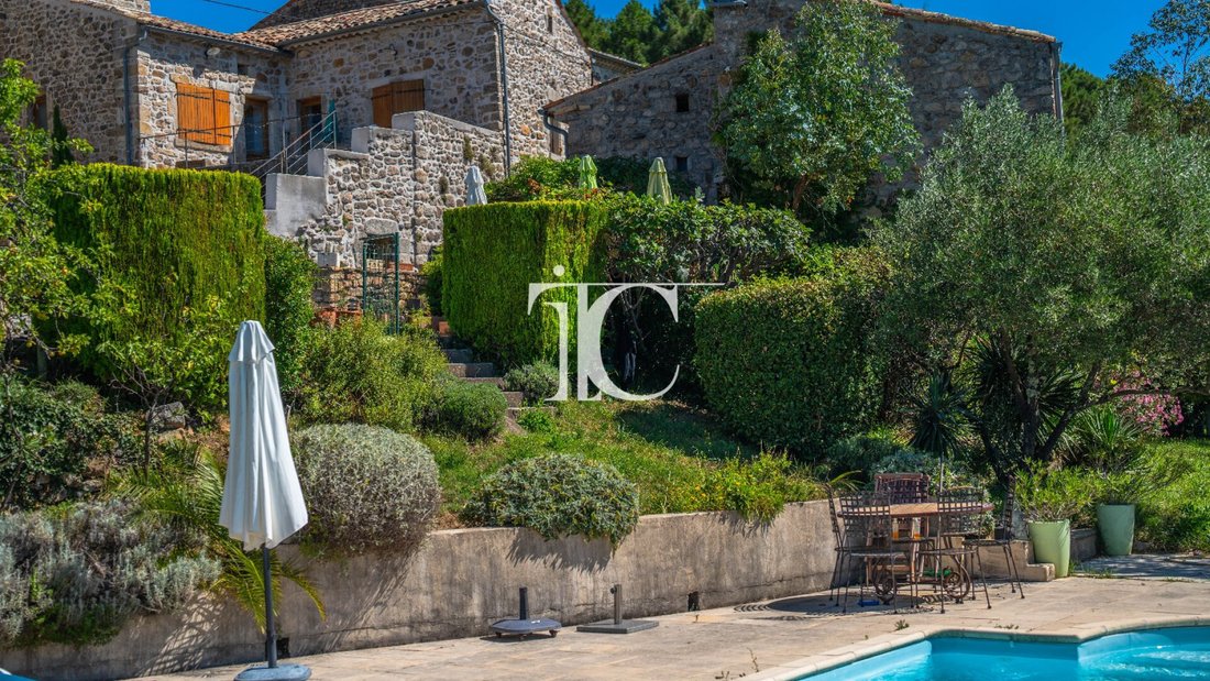 Estate in Vinezac, Auvergne-Rhône-Alpes, France 2 - 19098059