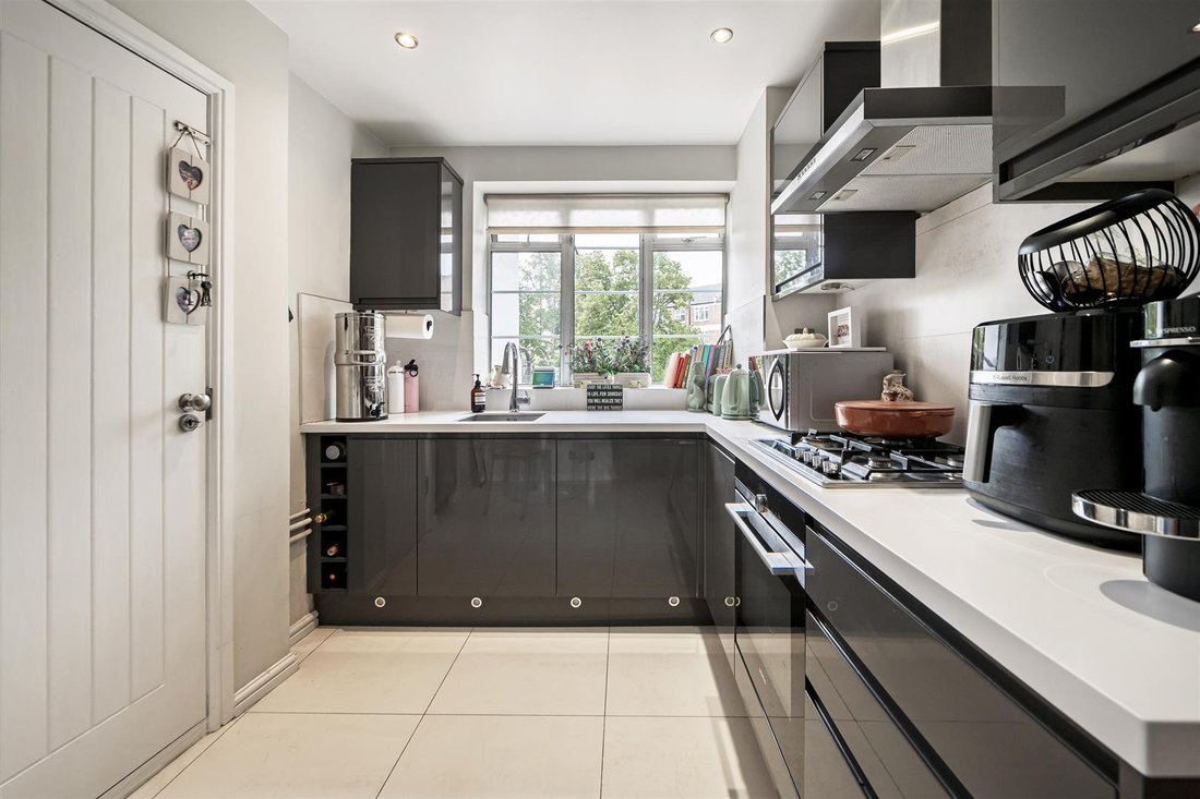 Apartment in Barons Court, Hammersmith and Fulham, England 4 - 19094587