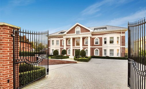 Penthouse in Ferney Hill, Enfield, England 1