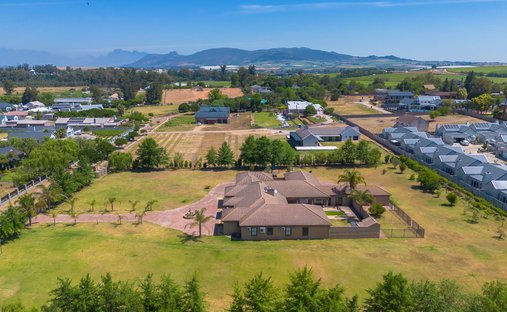 Estate in Wellington, Western Cape, South Africa 1