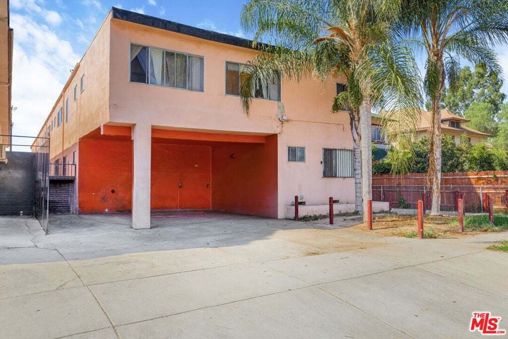 Los Angeles, California, United States 2 - 19099356