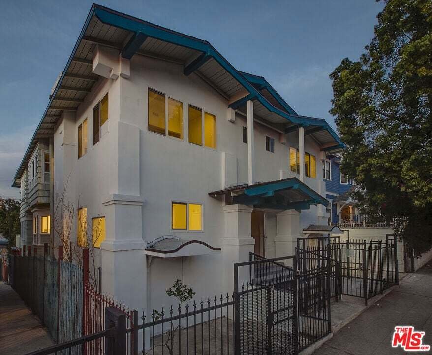 Los Angeles, California, United States 1 - 19099350