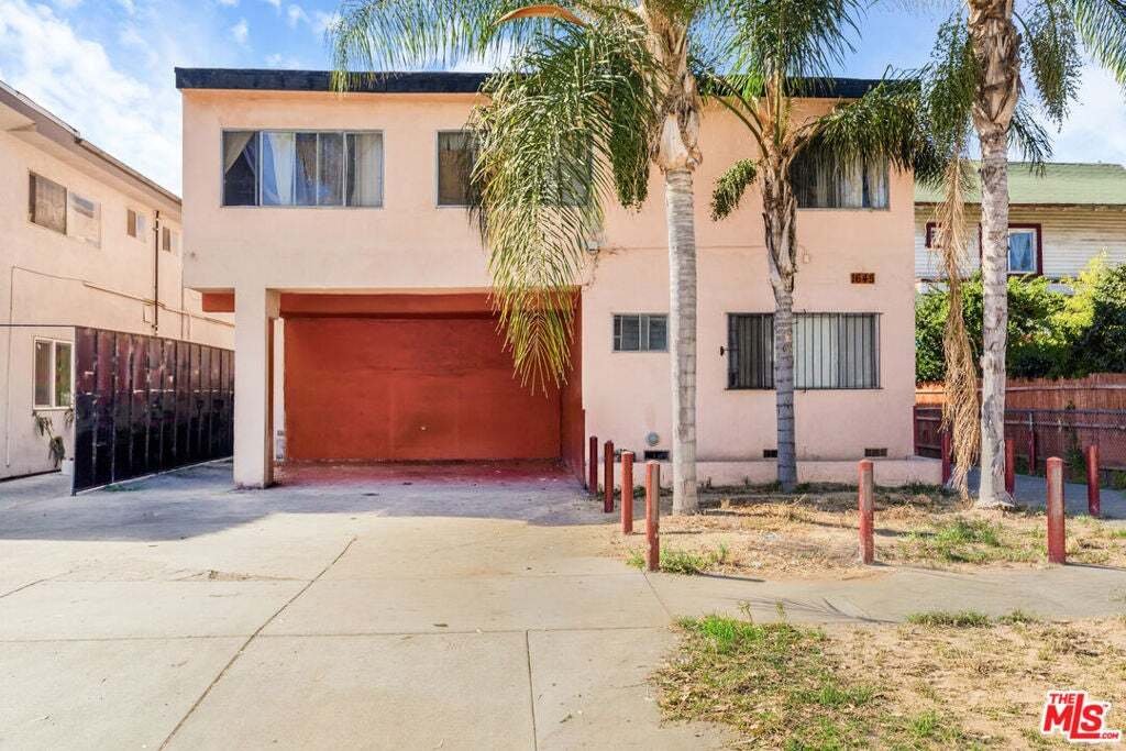 Los Angeles, California, United States 1 - 19099356