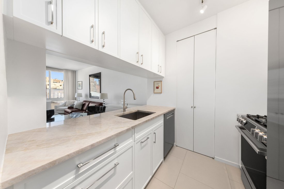 Condo in New York, New York, United States 2 - 19099666