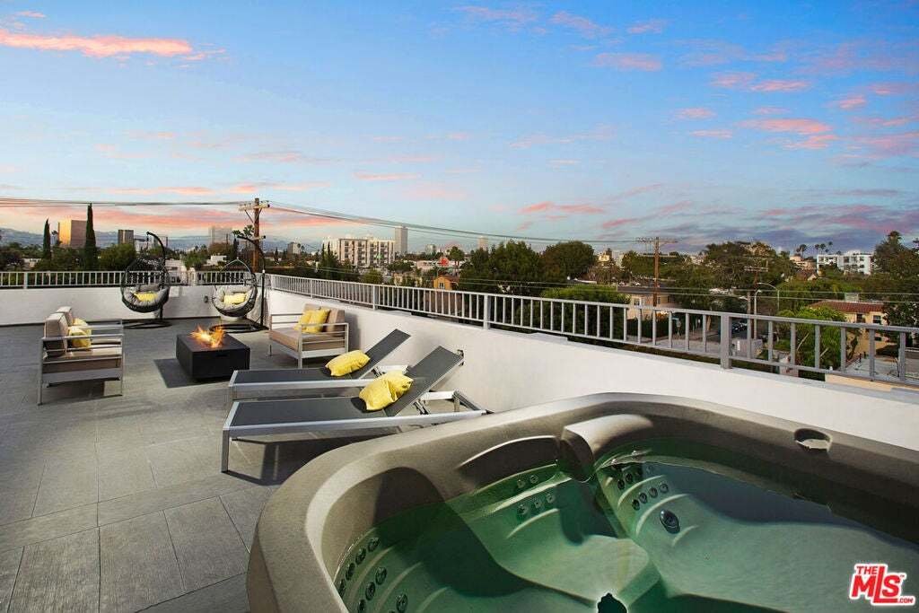 House in Los Angeles, California, United States 4 - 19099351