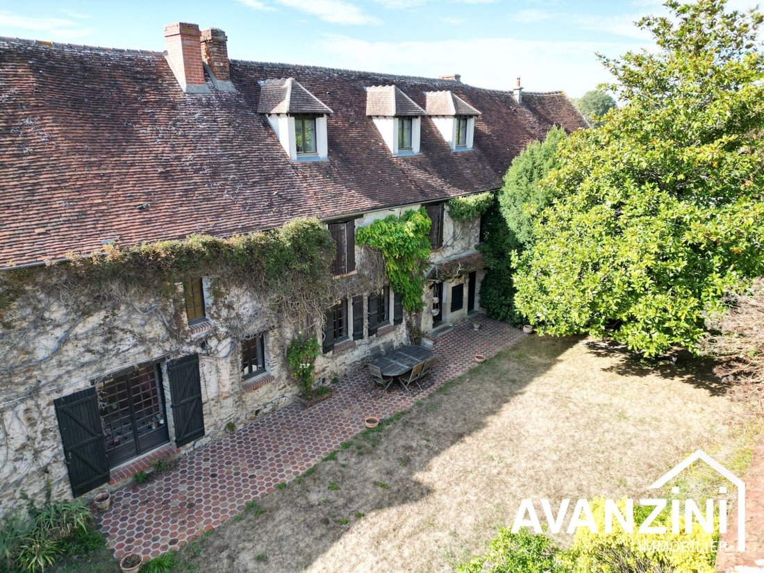 Casa en Crecy-la-Chapelle, Isla de Francia, Francia 1 - 19099019