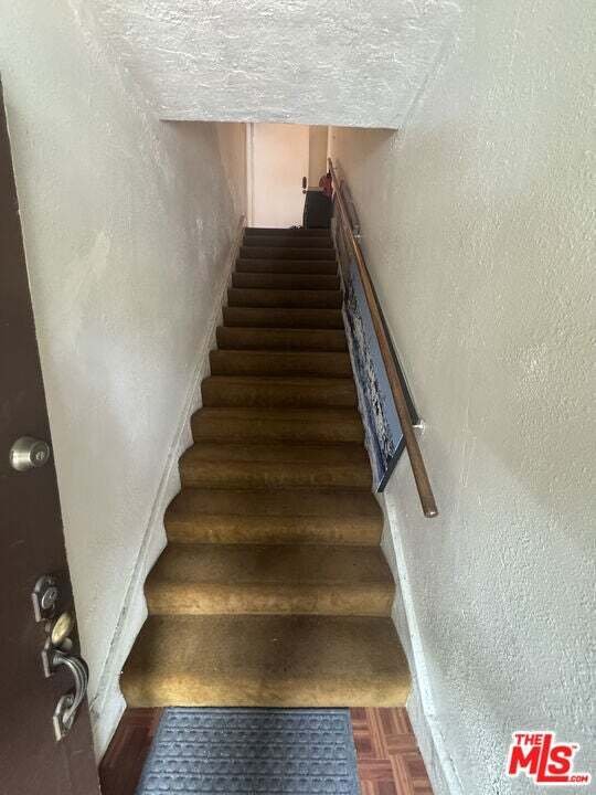 Los Angeles, California, United States 5 - 19099349