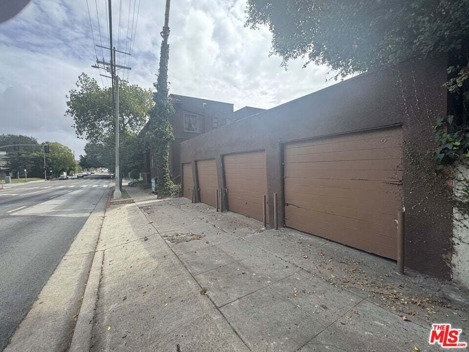Los Angeles, California, United States 3 - 19099349