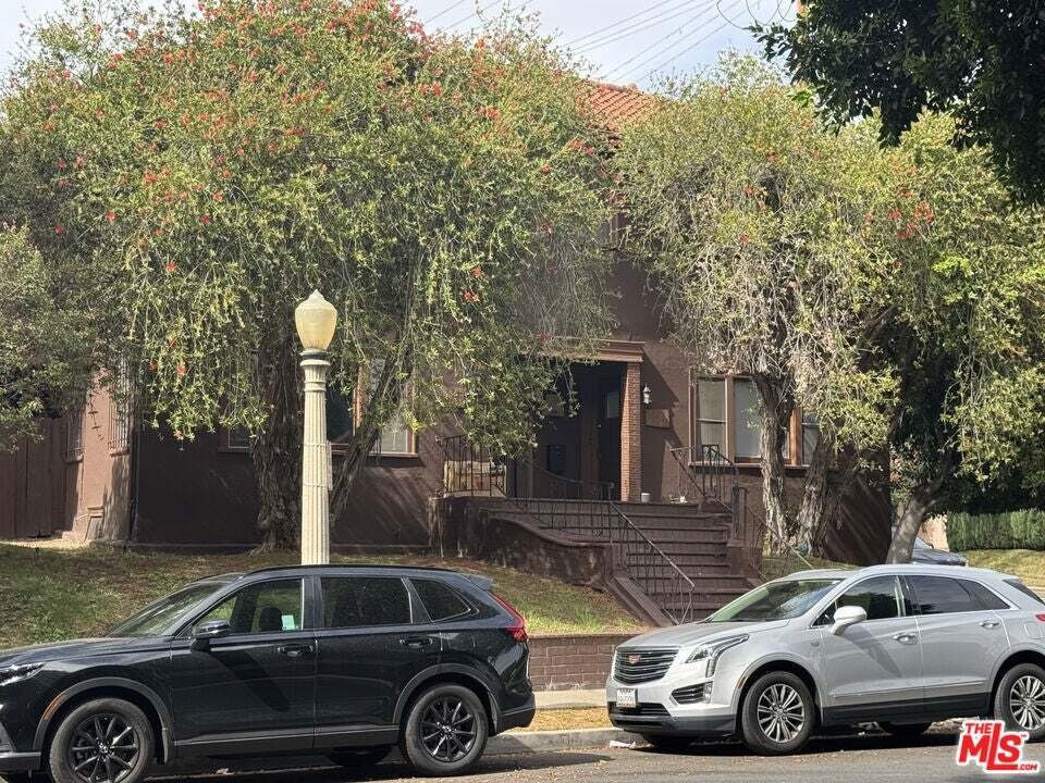 Los Angeles, California, United States 2 - 19099349