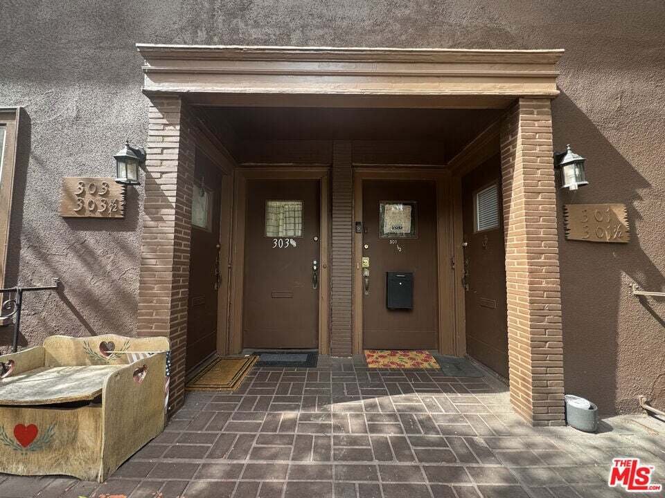 Los Angeles, California, United States 4 - 19099349