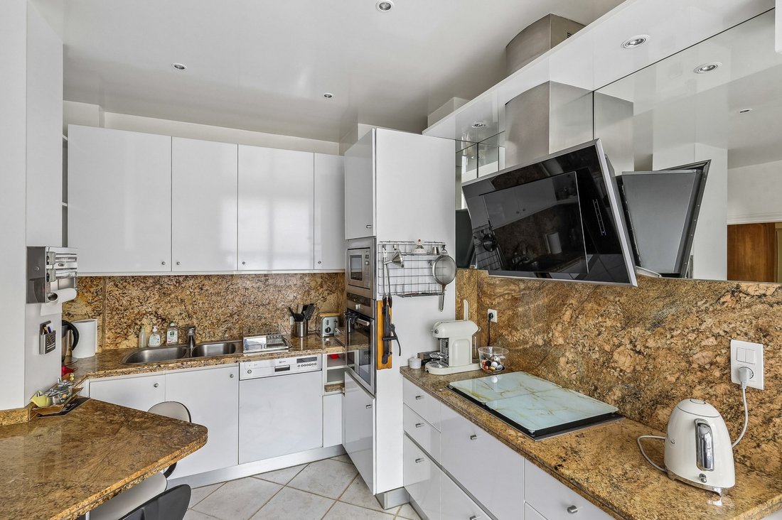 Apartment in Bois de Boulogne, Paris 16e Arrondissement, Paris 4 - 19099710