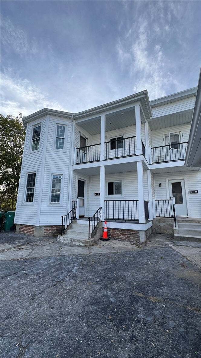 Woonsocket, Rhode Island, United States 4 - 19099265