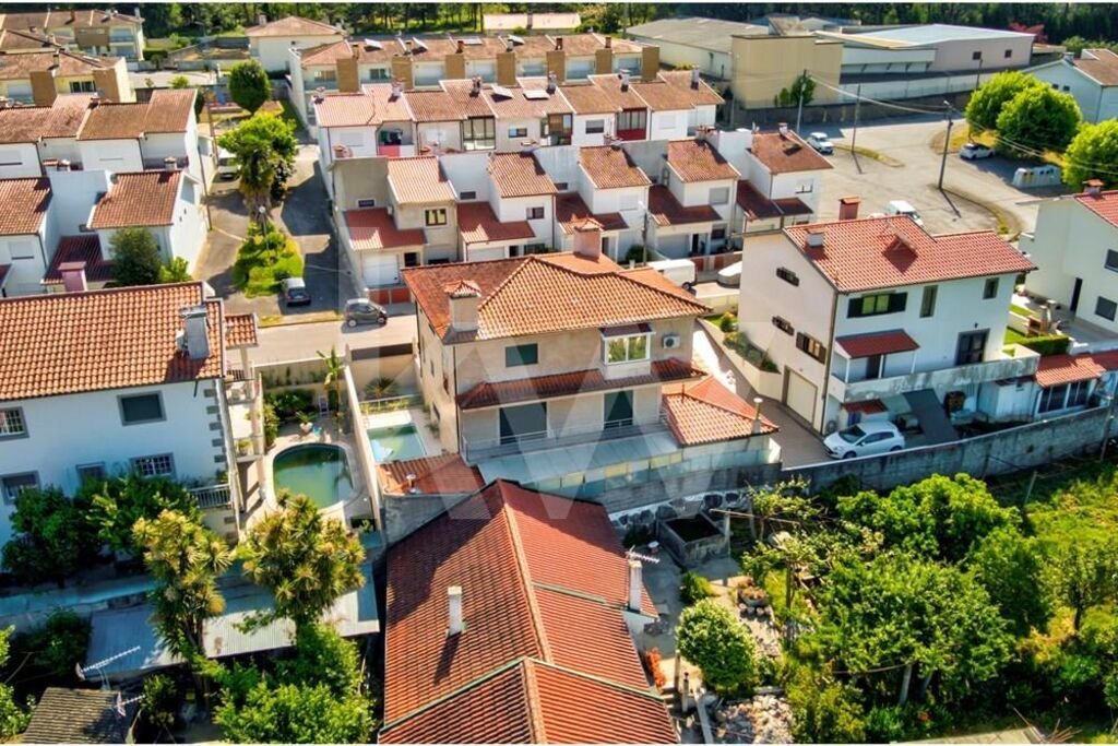 Townhouse in Vila de Prado, Braga, Portugal 1 - 19099419