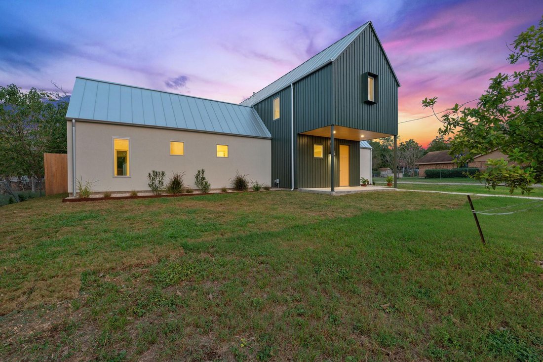 House in Lockhart, Texas, United States 3 - 19099449