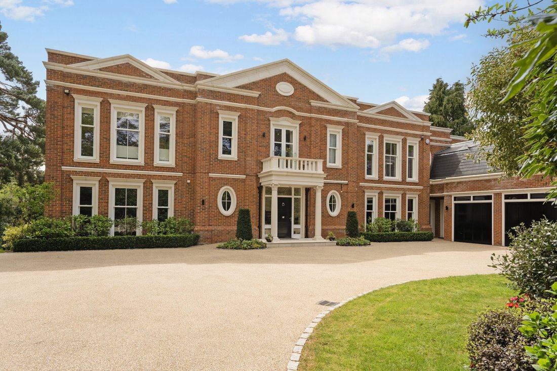 Haus in Brooklands, Elmbridge, England 1 - 19099212